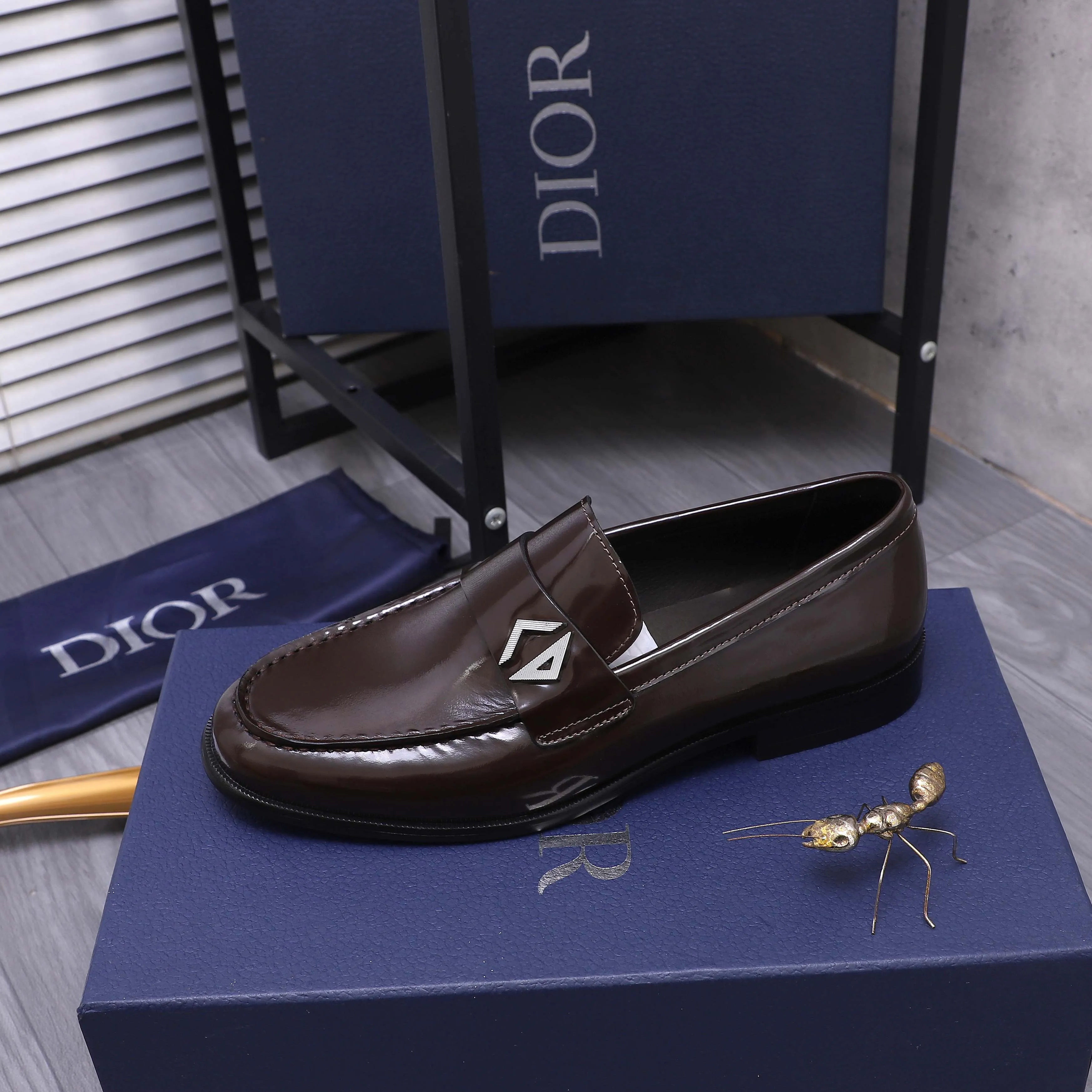 Men's shoes 💰580 Product trademark: Dior "Dior" formal business leather shoes Regular size: 39-45 (45 is custom-made and non-returnable) Product materials: Selected pearlescent cowhide upper, cowhide lining, original outsole